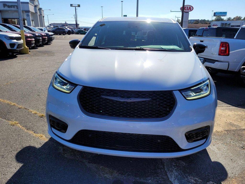 new 2026 Chrysler Pacifica car, priced at $39,565