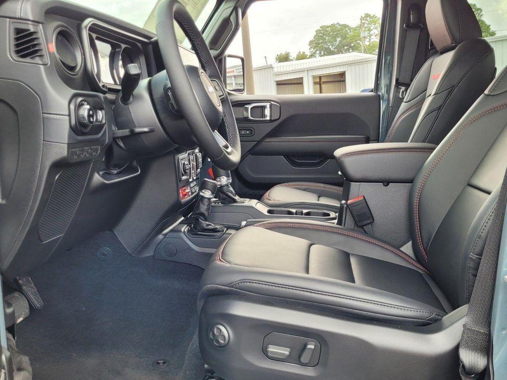 new 2025 Jeep Gladiator car, priced at $49,090