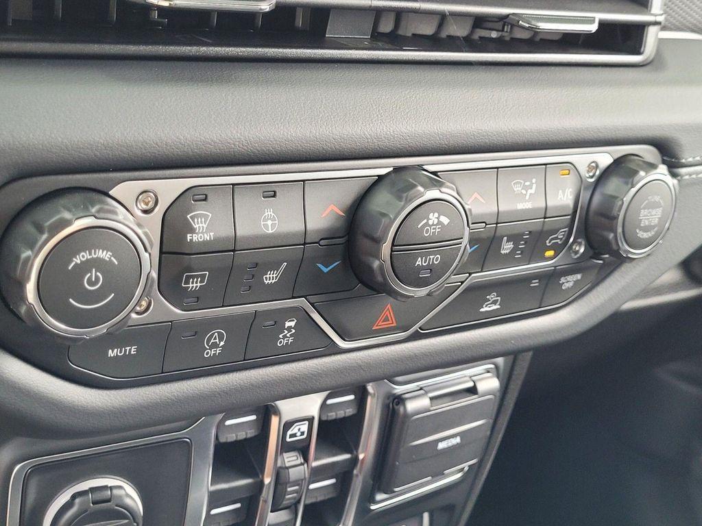 new 2025 Jeep Gladiator car, priced at $49,090