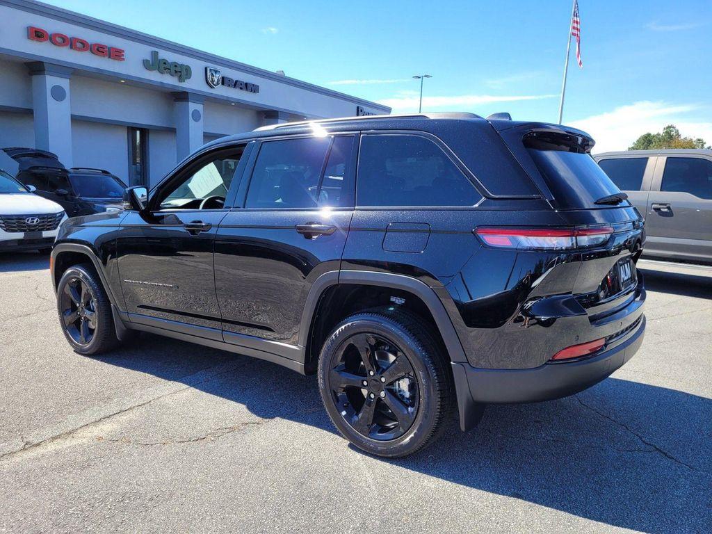 new 2025 Jeep Grand Cherokee car, priced at $37,550