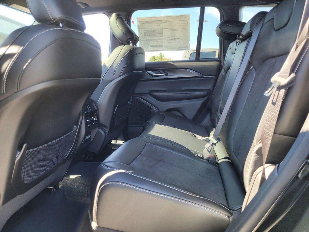 new 2025 Jeep Grand Cherokee car, priced at $37,550