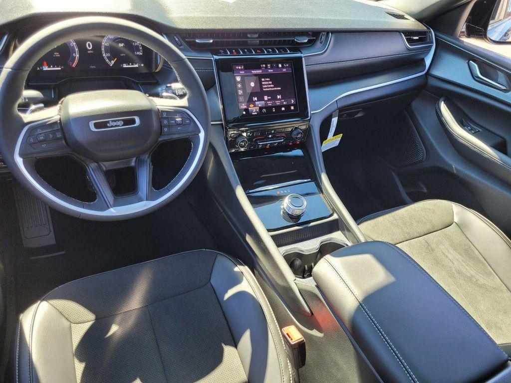 new 2025 Jeep Grand Cherokee car, priced at $37,550