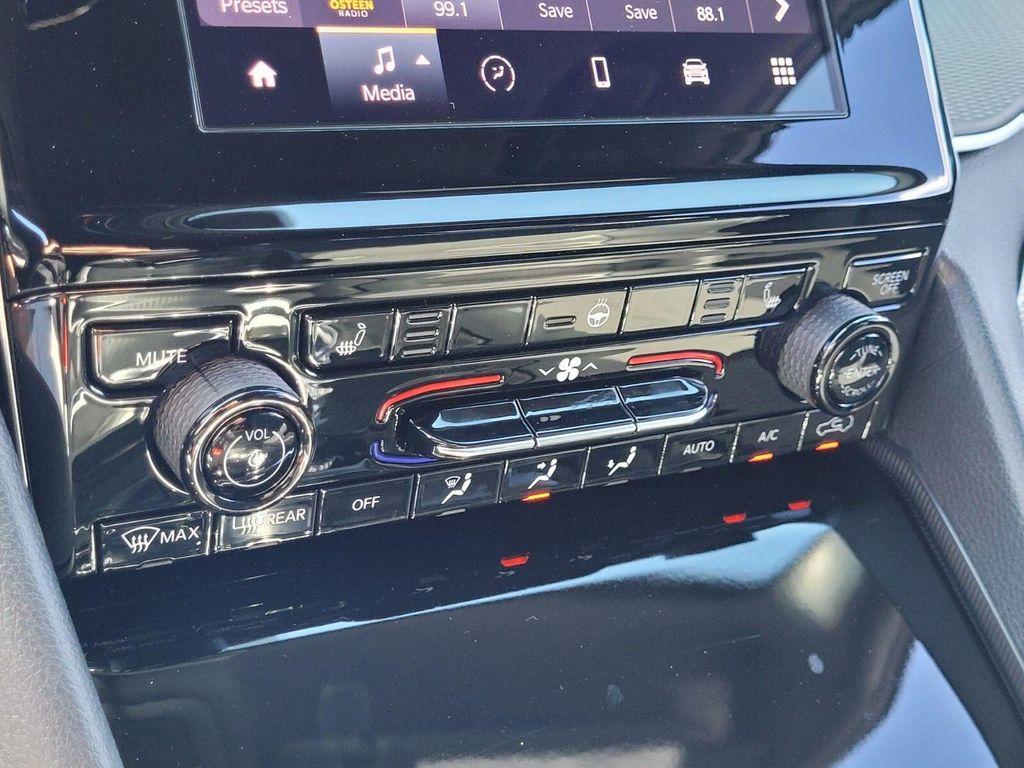 new 2025 Jeep Grand Cherokee car, priced at $37,550