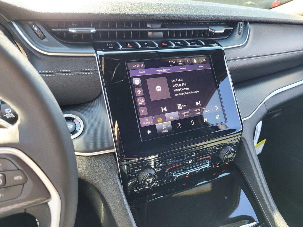 new 2025 Jeep Grand Cherokee car, priced at $37,550