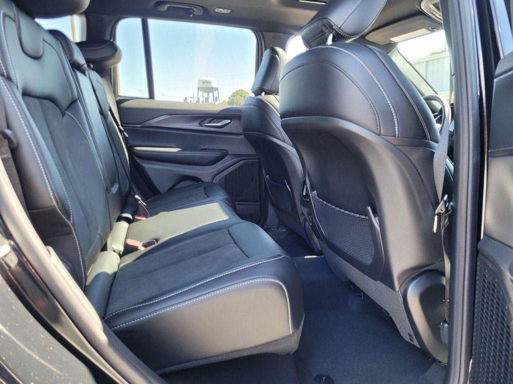 new 2025 Jeep Grand Cherokee car, priced at $37,550