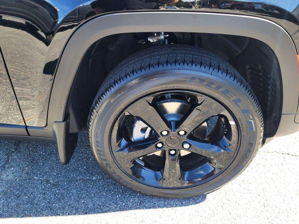 new 2025 Jeep Grand Cherokee car, priced at $37,550