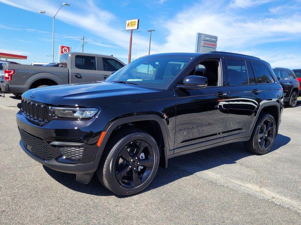 new 2025 Jeep Grand Cherokee car, priced at $37,550