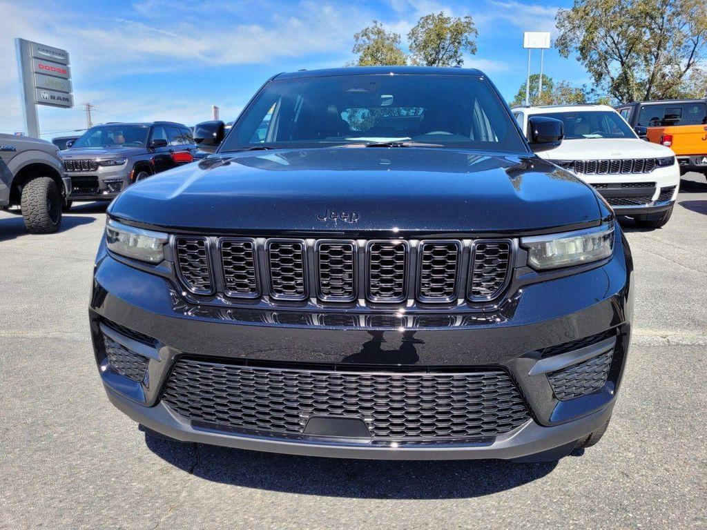 new 2025 Jeep Grand Cherokee car, priced at $37,550