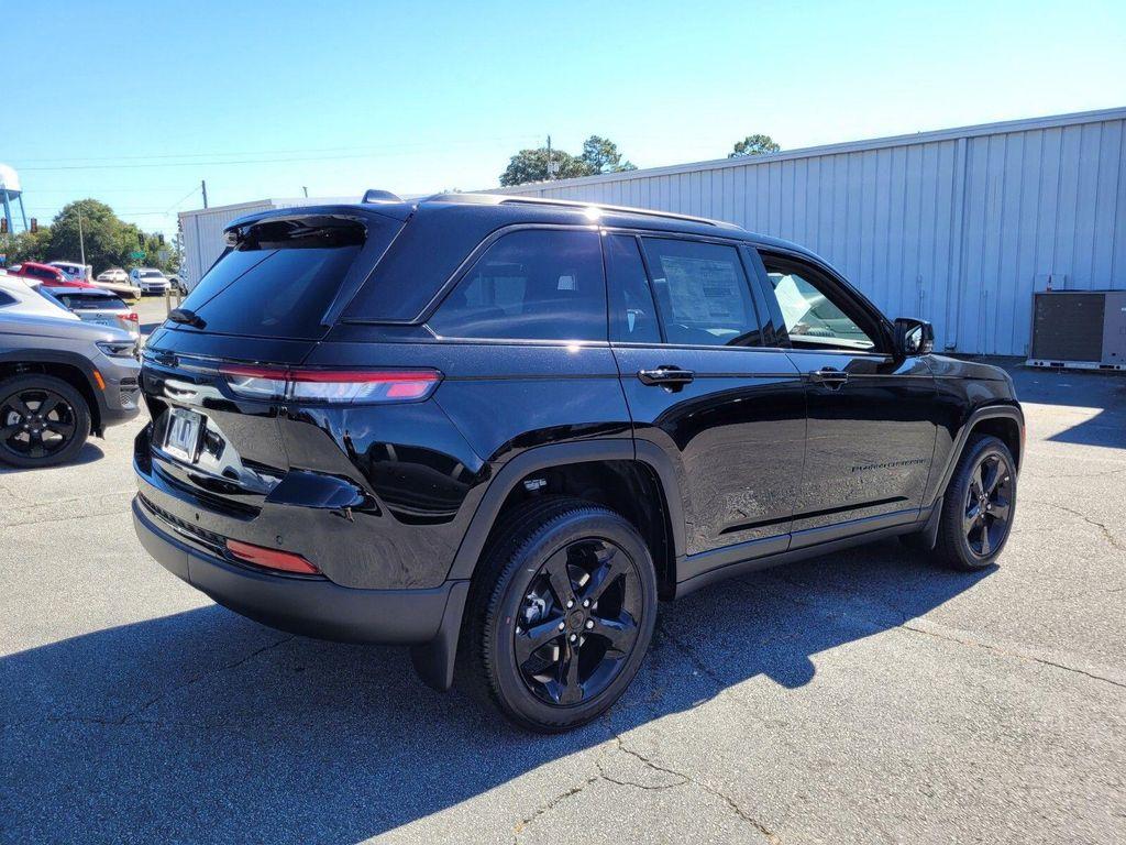 new 2025 Jeep Grand Cherokee car, priced at $37,550