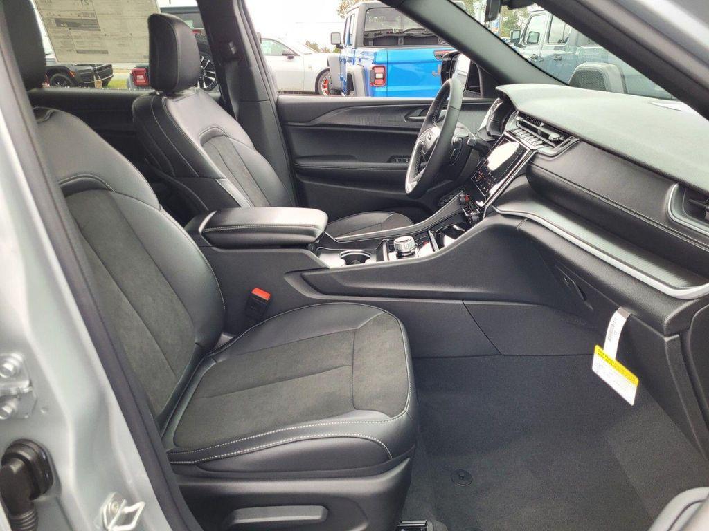 new 2025 Jeep Grand Cherokee L car, priced at $38,370