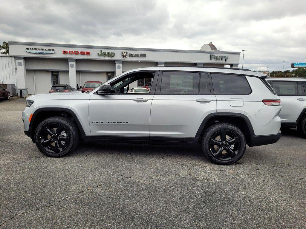 new 2025 Jeep Grand Cherokee L car, priced at $38,370