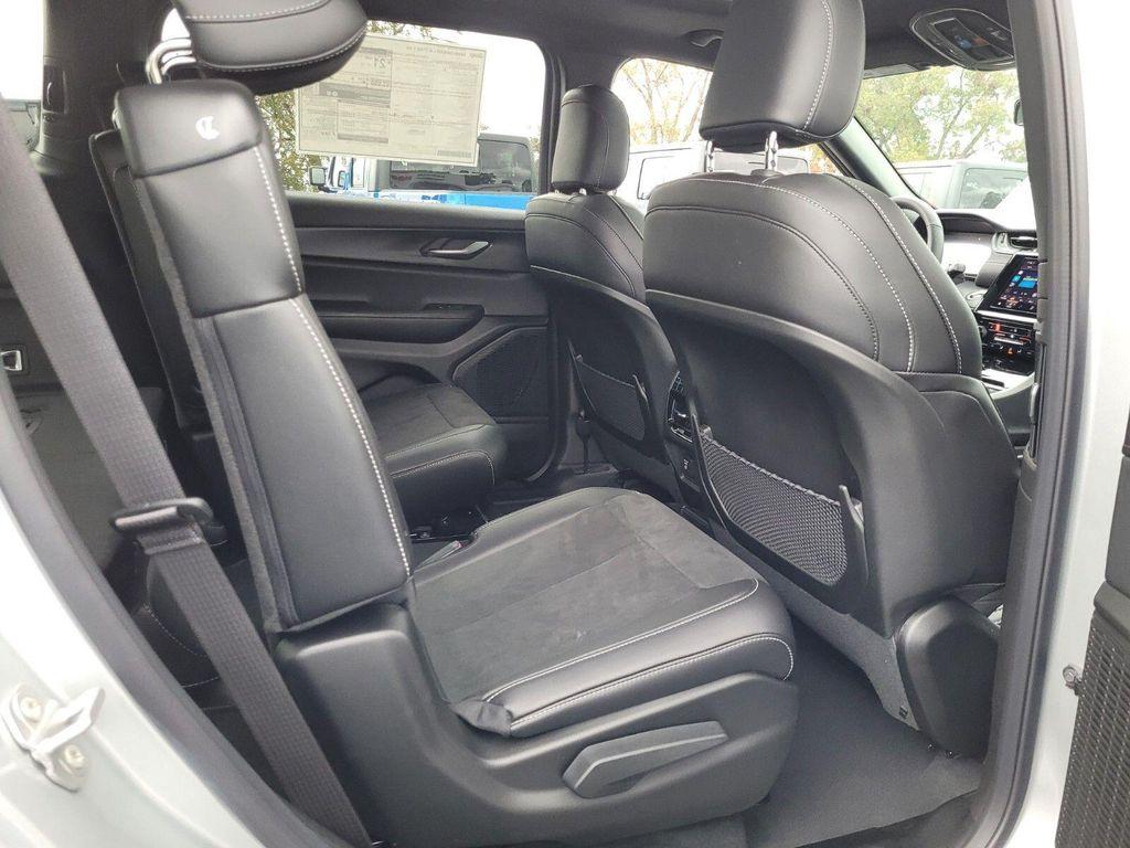 new 2025 Jeep Grand Cherokee L car, priced at $38,370