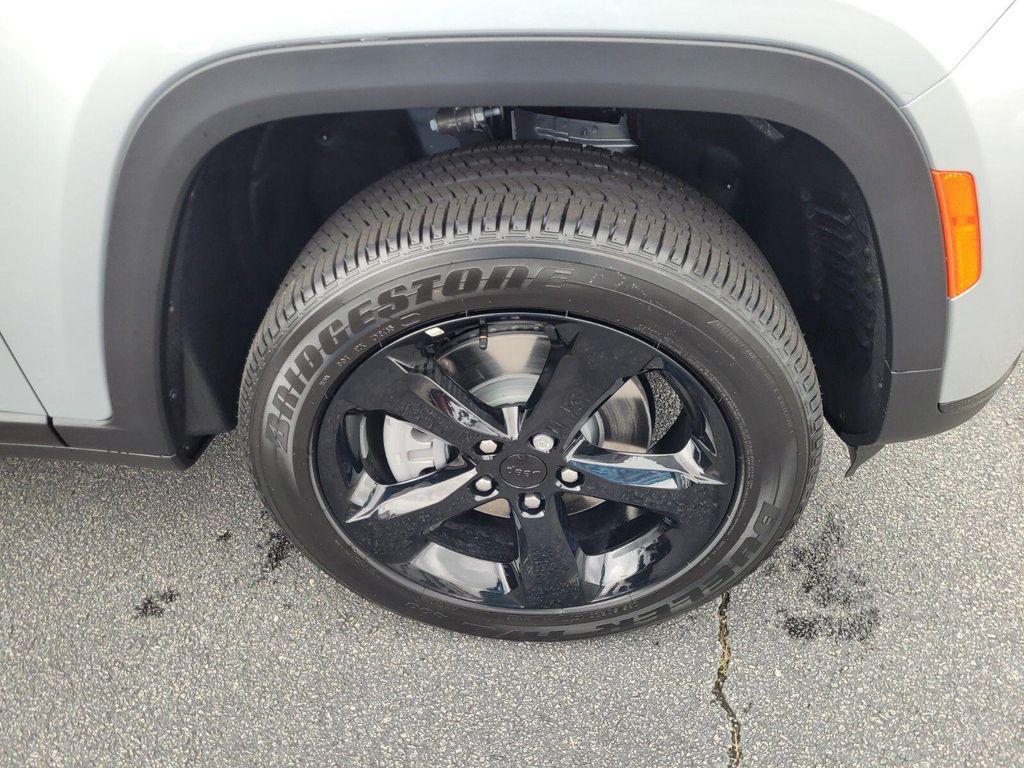 new 2025 Jeep Grand Cherokee L car, priced at $38,370