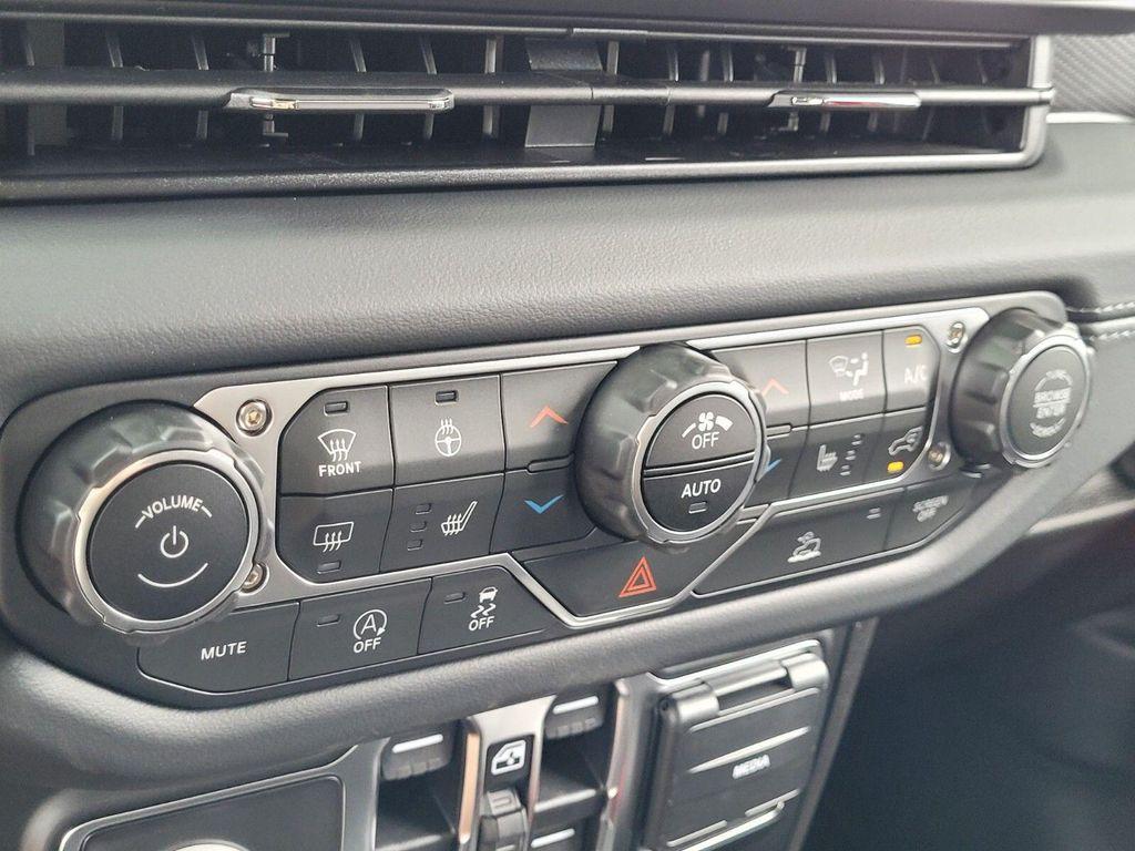 new 2025 Jeep Gladiator car, priced at $50,185