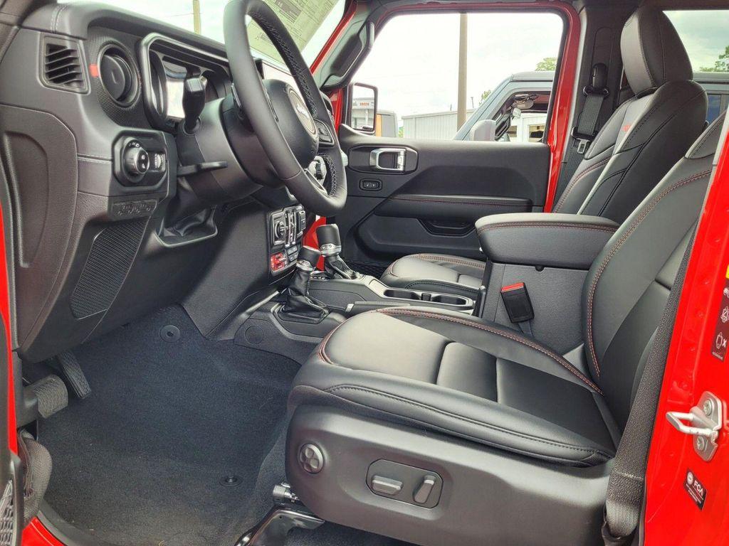 new 2025 Jeep Gladiator car, priced at $50,185