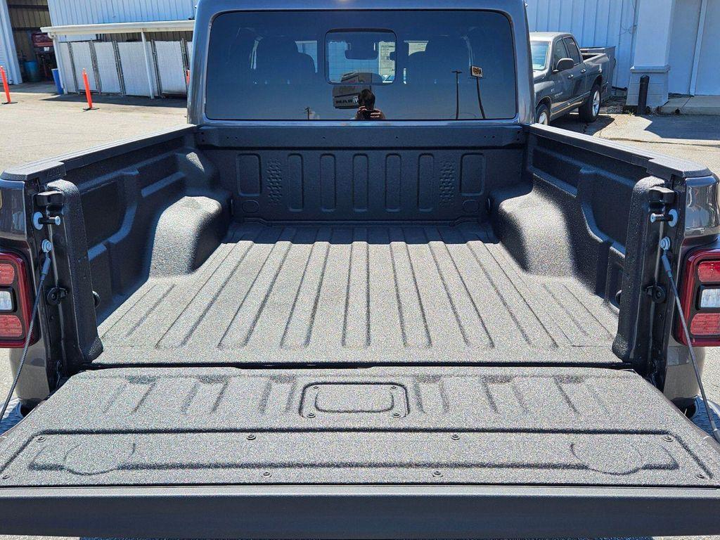 new 2025 Jeep Gladiator car, priced at $51,790