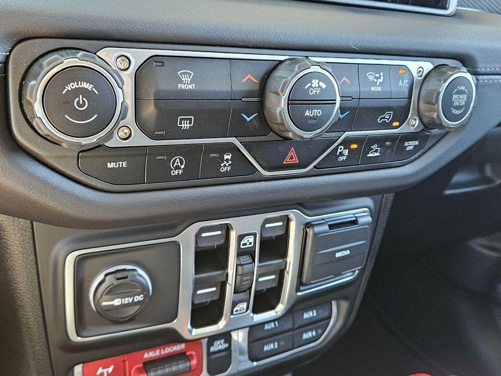 new 2025 Jeep Gladiator car, priced at $51,790