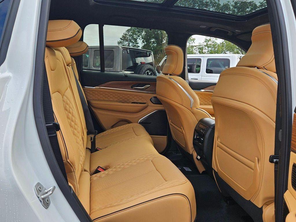 new 2025 Jeep Grand Cherokee car, priced at $56,255