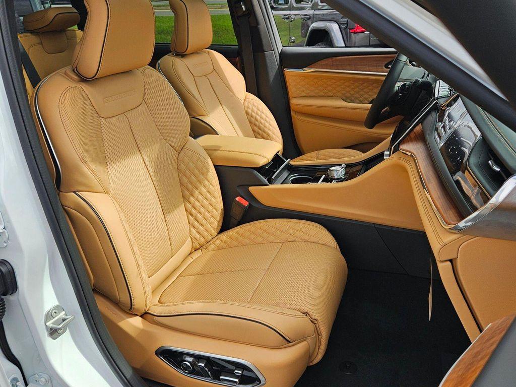 new 2025 Jeep Grand Cherokee car, priced at $56,255