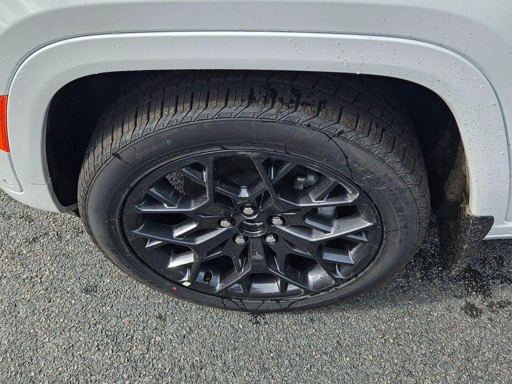 new 2025 Jeep Grand Cherokee car, priced at $56,255