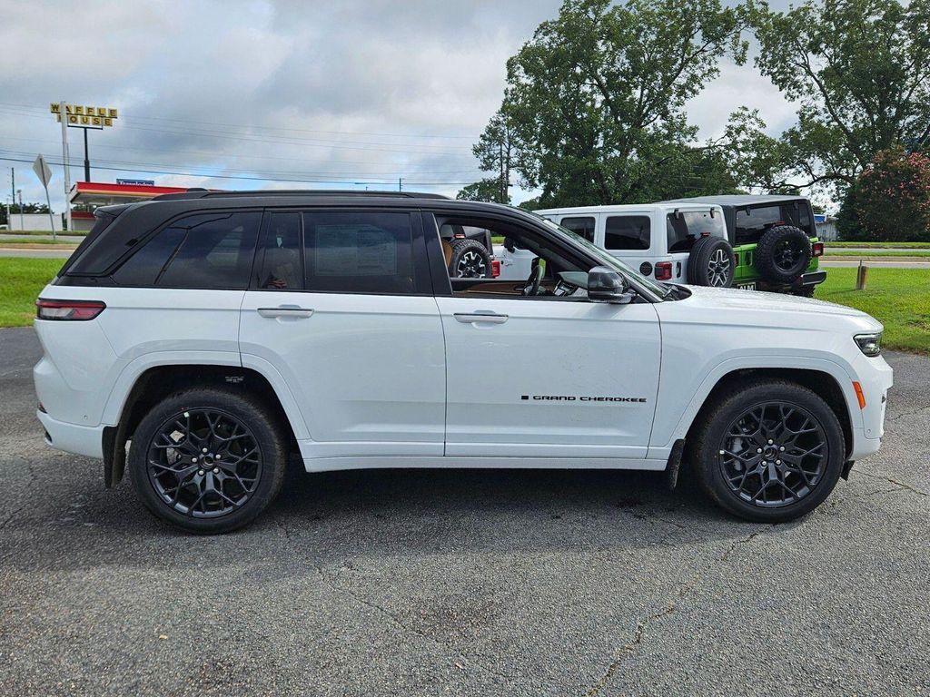 new 2025 Jeep Grand Cherokee car, priced at $56,255
