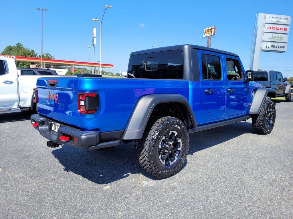 new 2025 Jeep Gladiator car, priced at $50,185