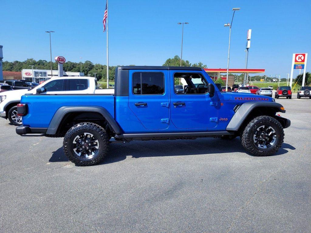 new 2025 Jeep Gladiator car, priced at $50,185
