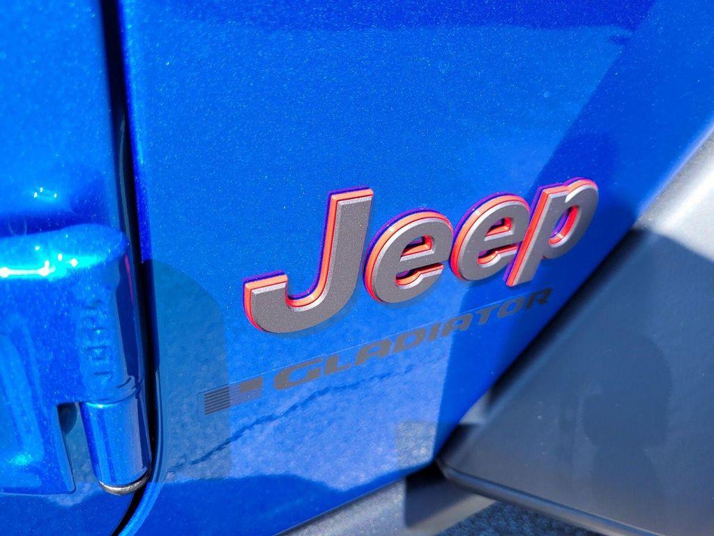 new 2025 Jeep Gladiator car, priced at $50,185