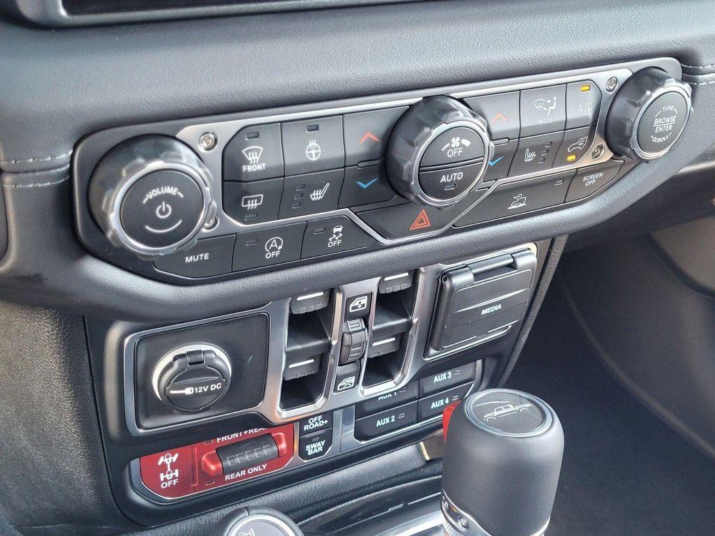 new 2025 Jeep Gladiator car, priced at $50,185