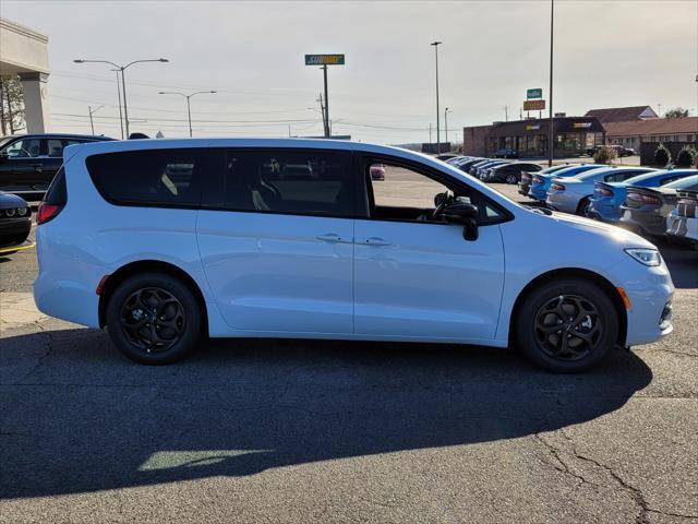 new 2024 Chrysler Pacifica Hybrid car, priced at $46,990