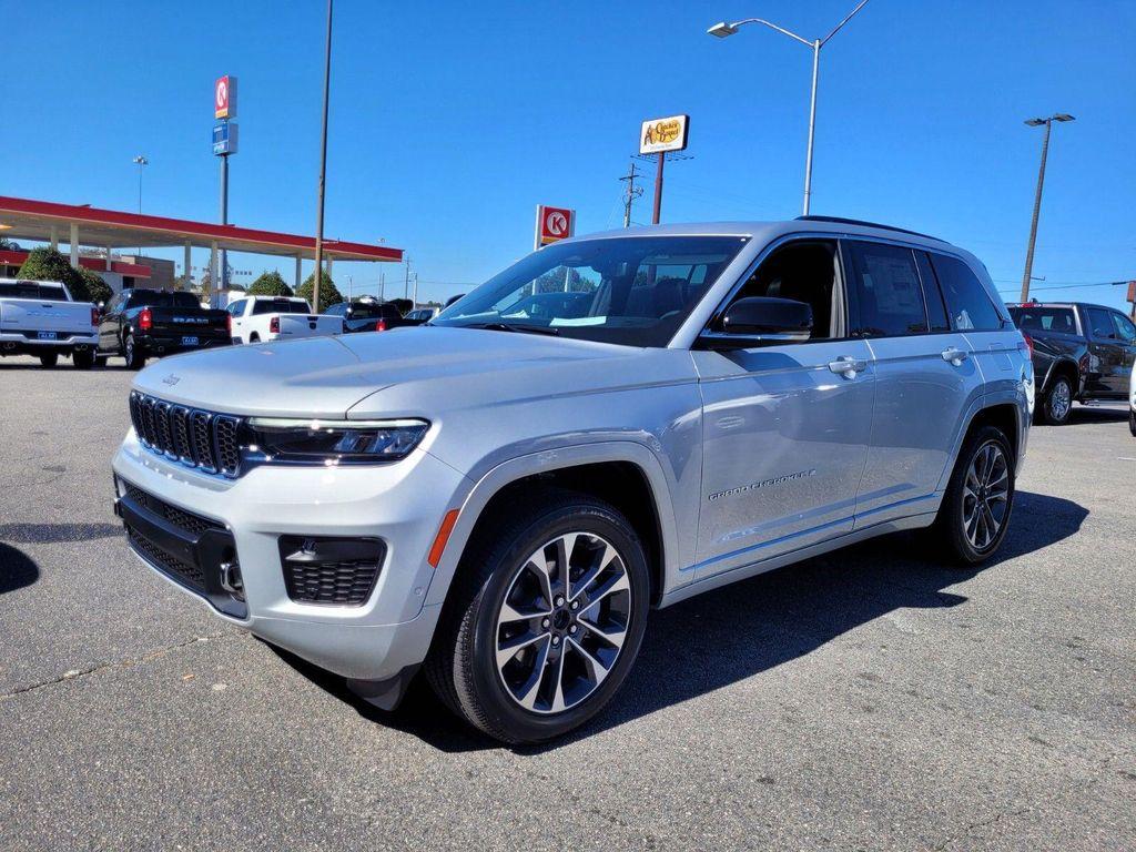 new 2025 Jeep Grand Cherokee car, priced at $49,620