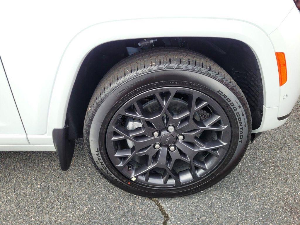 new 2025 Jeep Grand Cherokee L car, priced at $69,245