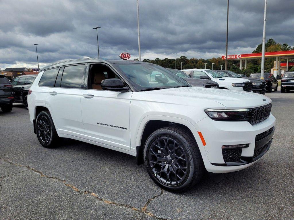new 2025 Jeep Grand Cherokee L car, priced at $69,245