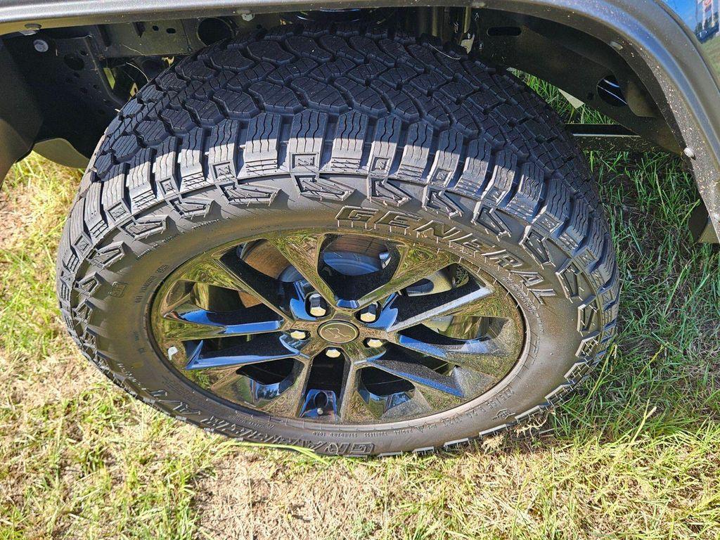 new 2025 Jeep Gladiator car, priced at $41,380