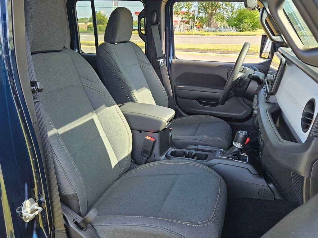 new 2025 Jeep Gladiator car, priced at $41,380