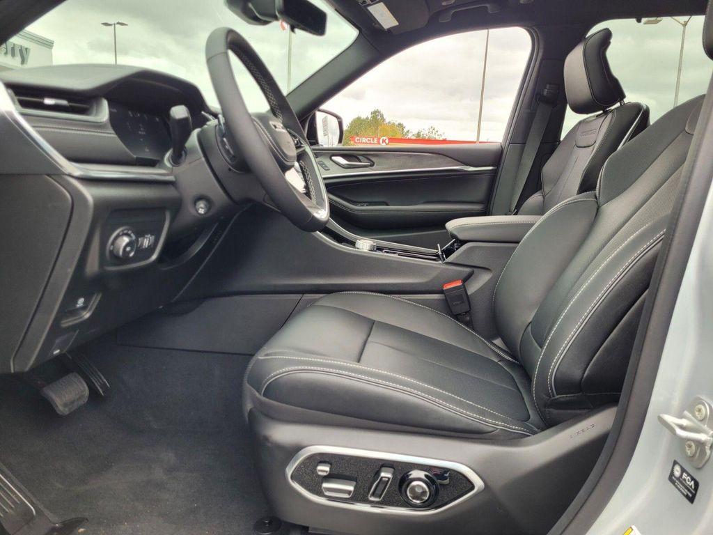 new 2025 Jeep Grand Cherokee L car, priced at $51,870