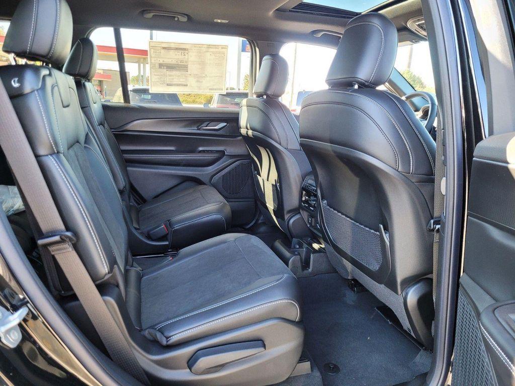 new 2025 Jeep Grand Cherokee L car, priced at $38,370