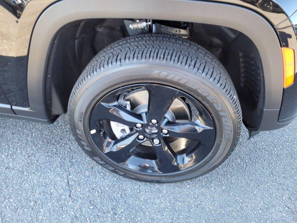 new 2025 Jeep Grand Cherokee L car, priced at $38,370