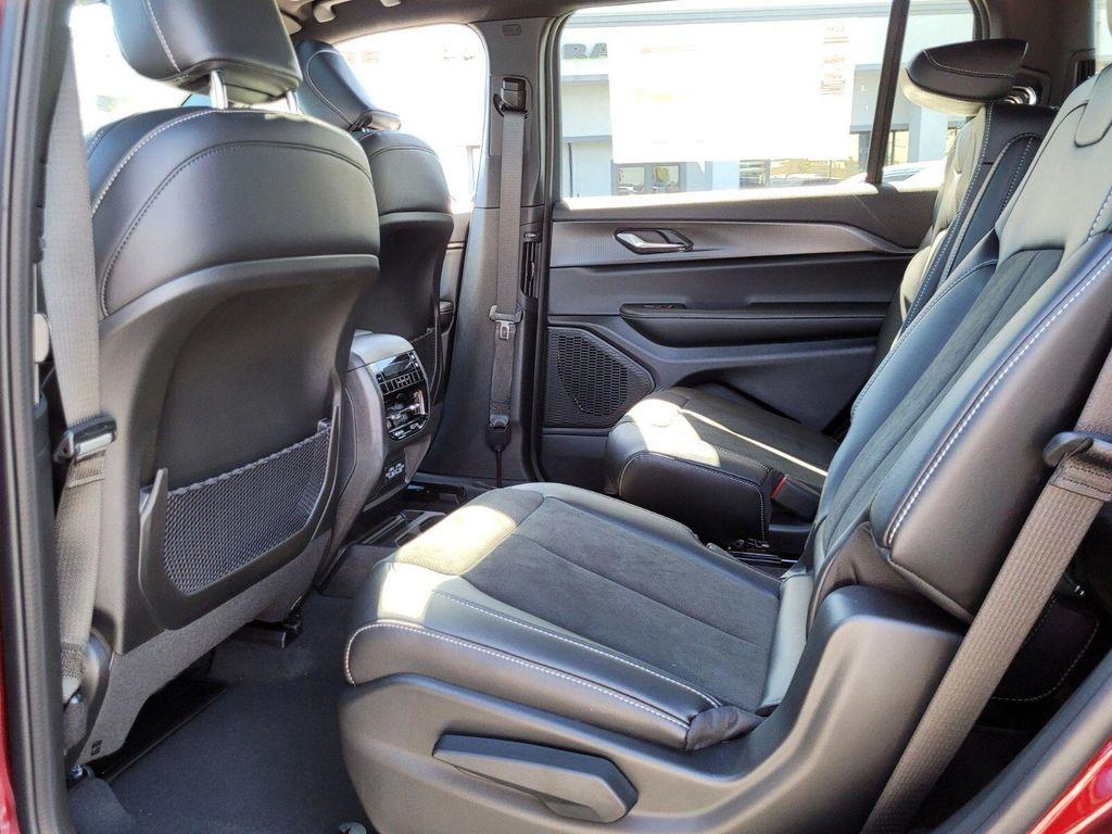 new 2025 Jeep Grand Cherokee L car, priced at $41,800