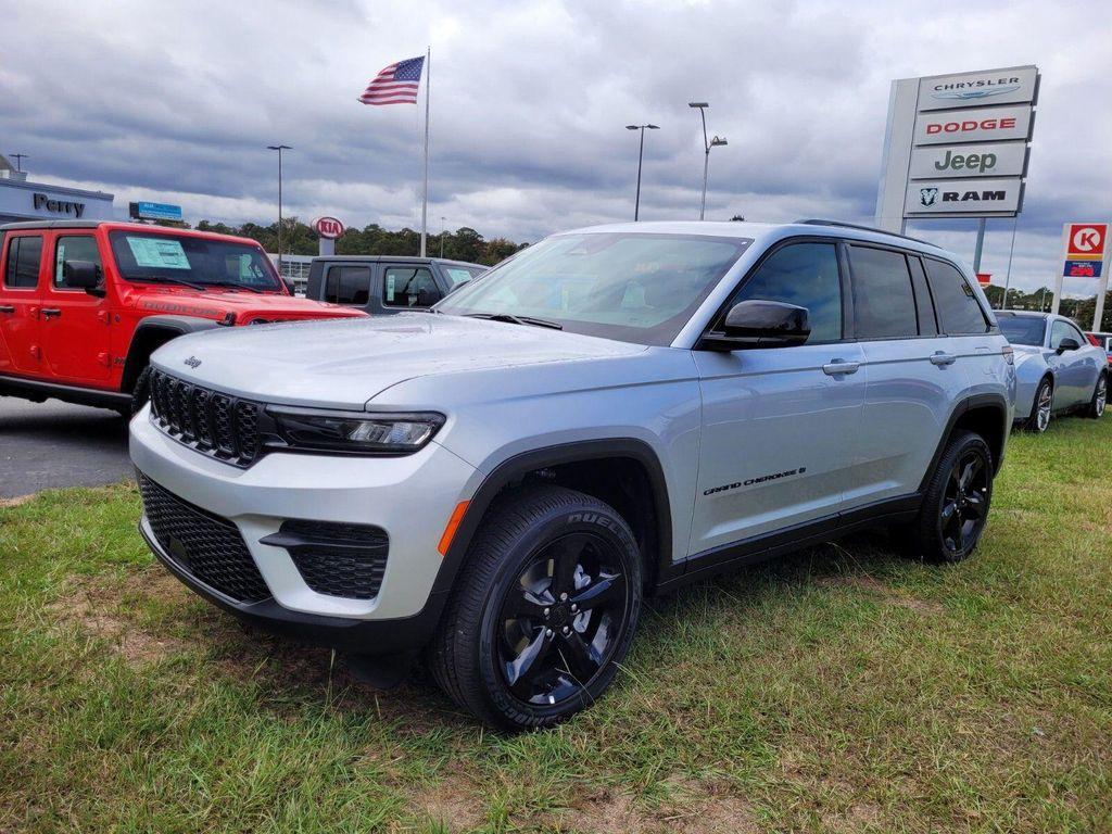 new 2025 Jeep Grand Cherokee car, priced at $36,120