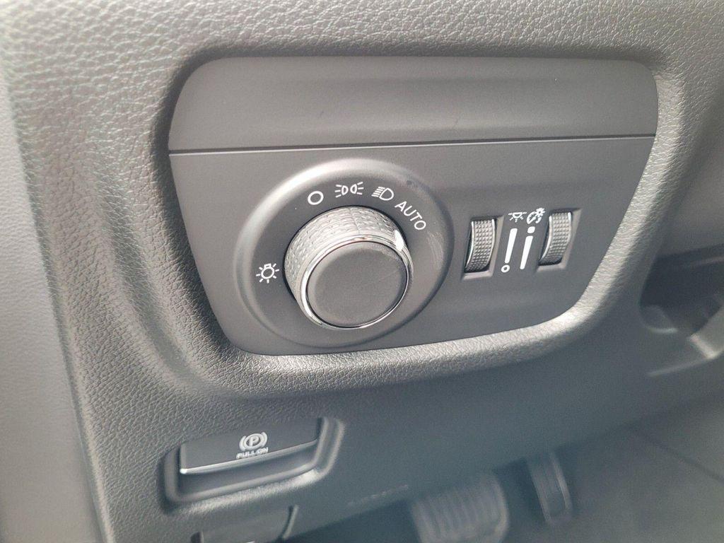 new 2025 Jeep Grand Cherokee car, priced at $37,525