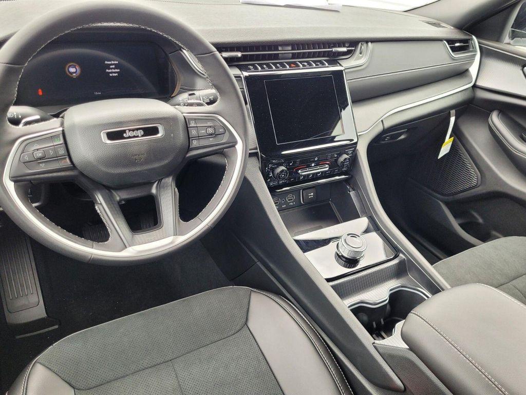 new 2025 Jeep Grand Cherokee car, priced at $37,525