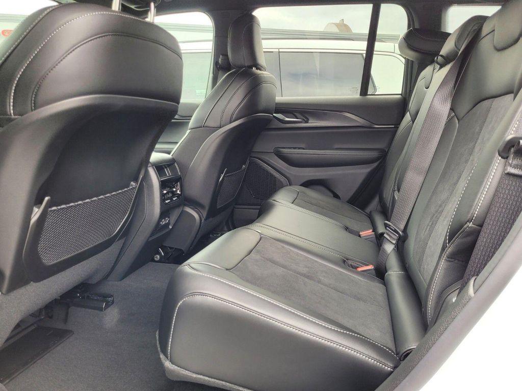 new 2025 Jeep Grand Cherokee car, priced at $37,525