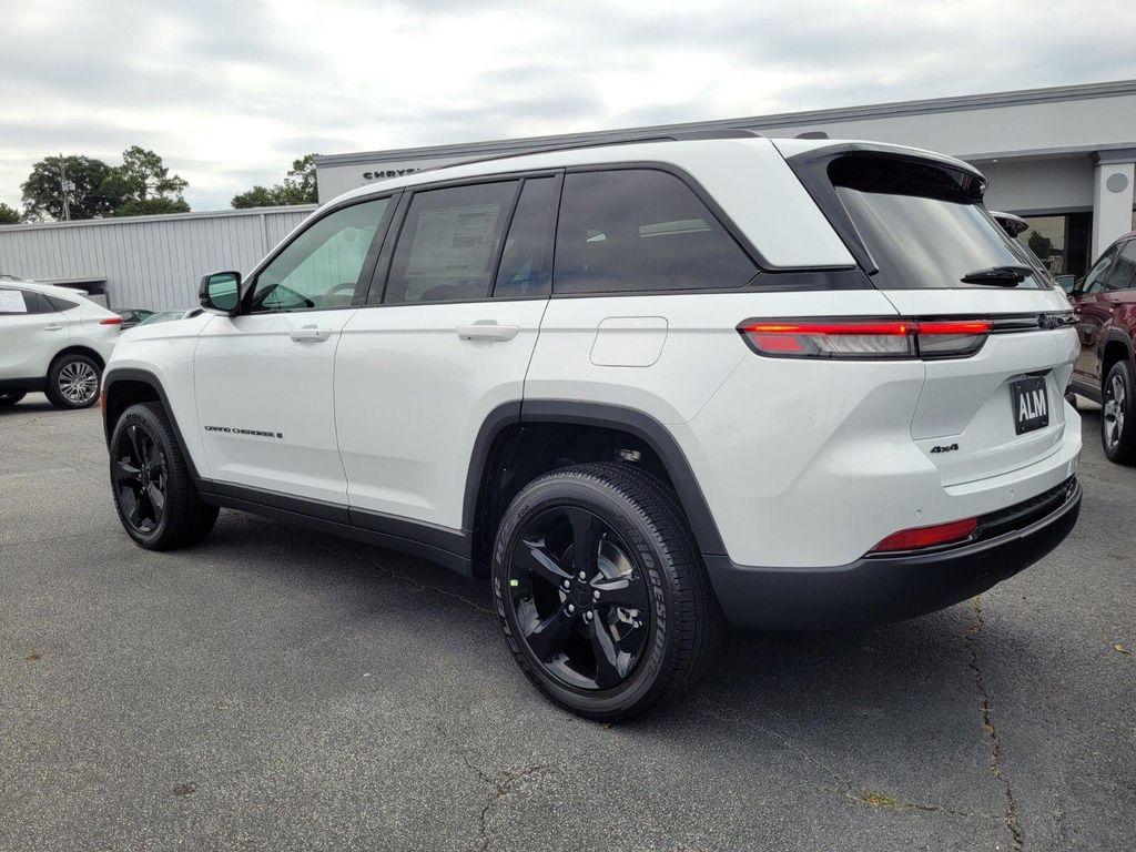 new 2025 Jeep Grand Cherokee car, priced at $37,525