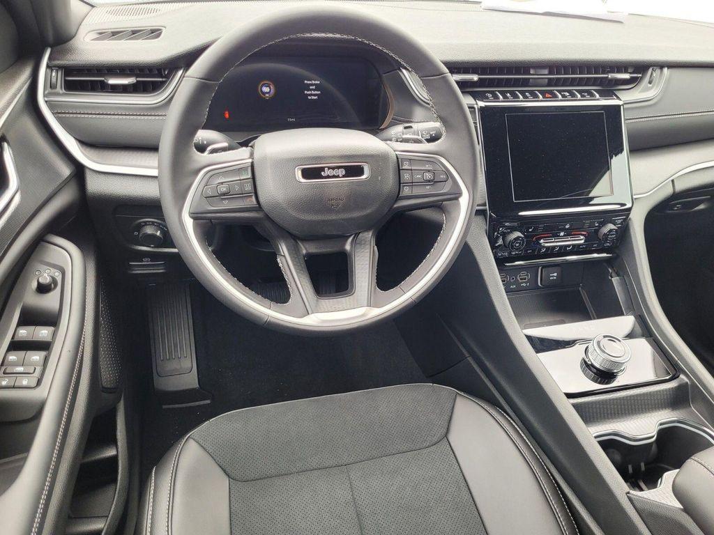 new 2025 Jeep Grand Cherokee car, priced at $37,525