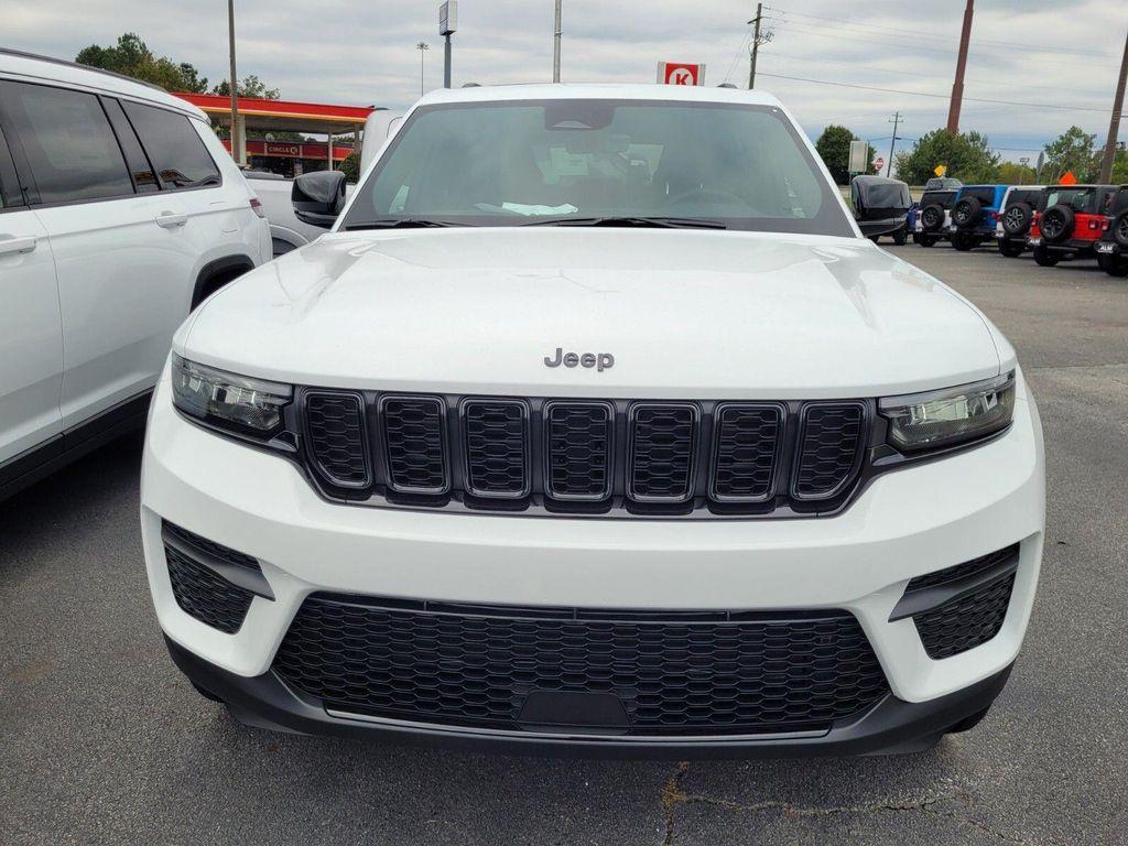 new 2025 Jeep Grand Cherokee car, priced at $37,525
