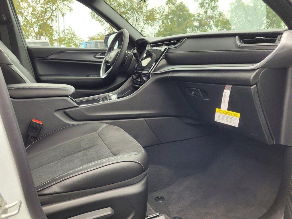 new 2025 Jeep Grand Cherokee car, priced at $37,525