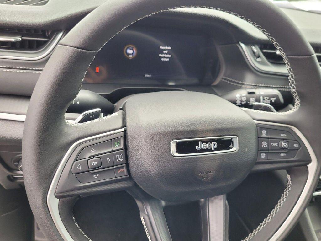 new 2025 Jeep Grand Cherokee car, priced at $37,525