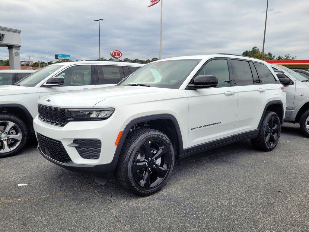 new 2025 Jeep Grand Cherokee car, priced at $37,525
