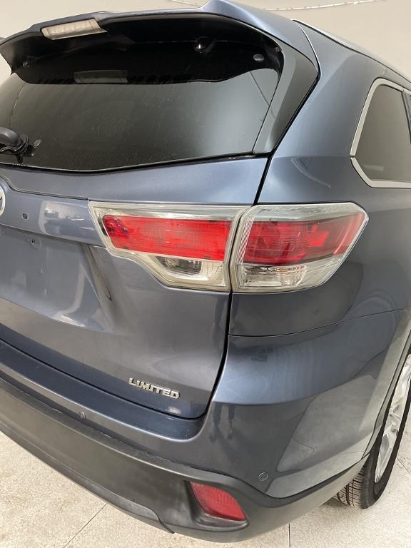 used 2015 Toyota Highlander car, priced at $17,291